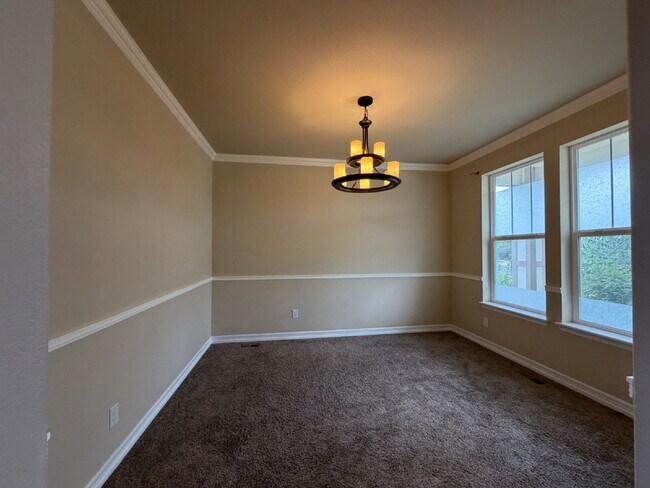 Building Photo - Luxurious 5-Bed Oasis with Scenic Views and Elegant Finishes in Blackstone Country Club, Includes...