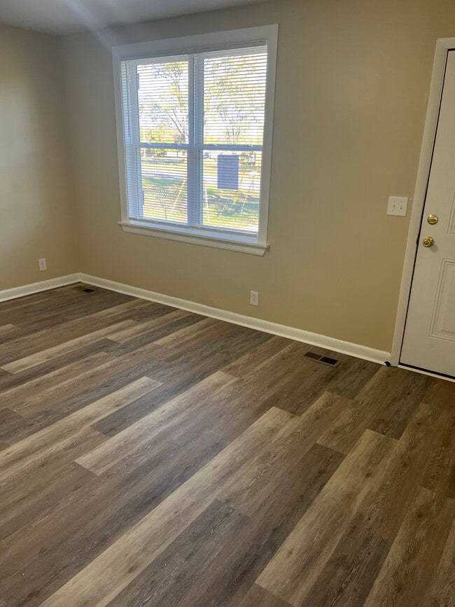 Building Photo - 712 W Sagefield Dr