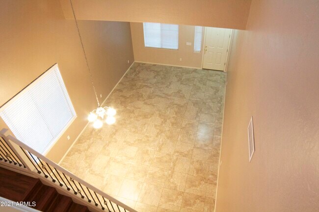 Building Photo - 2732 E Canyon Creek Dr