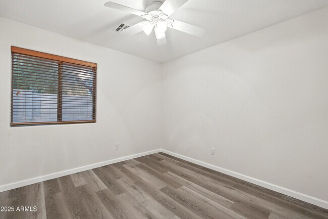 Building Photo - 5307 W Morten Ave