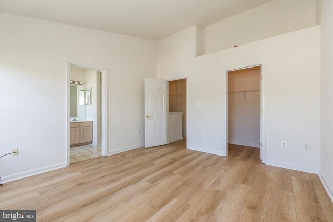 Building Photo - 2456 Covered Wagon Ct