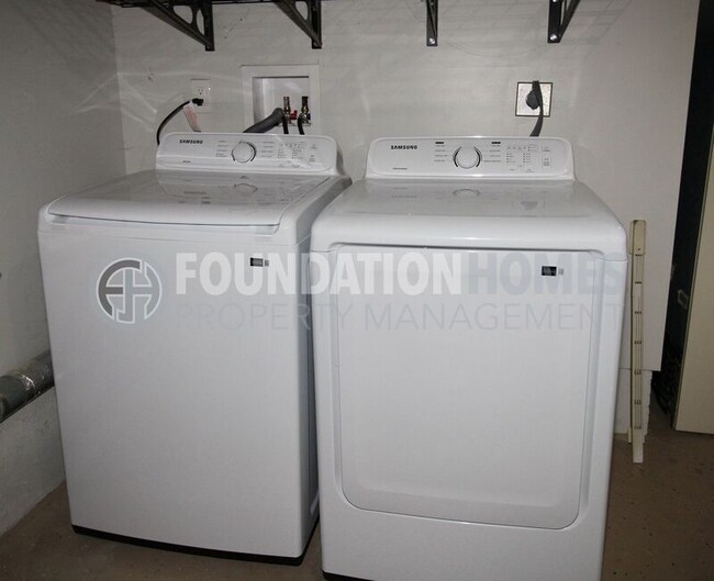 Building Photo - 115 Grande Vista