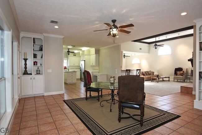 Building Photo - 3235 Country Club Blvd