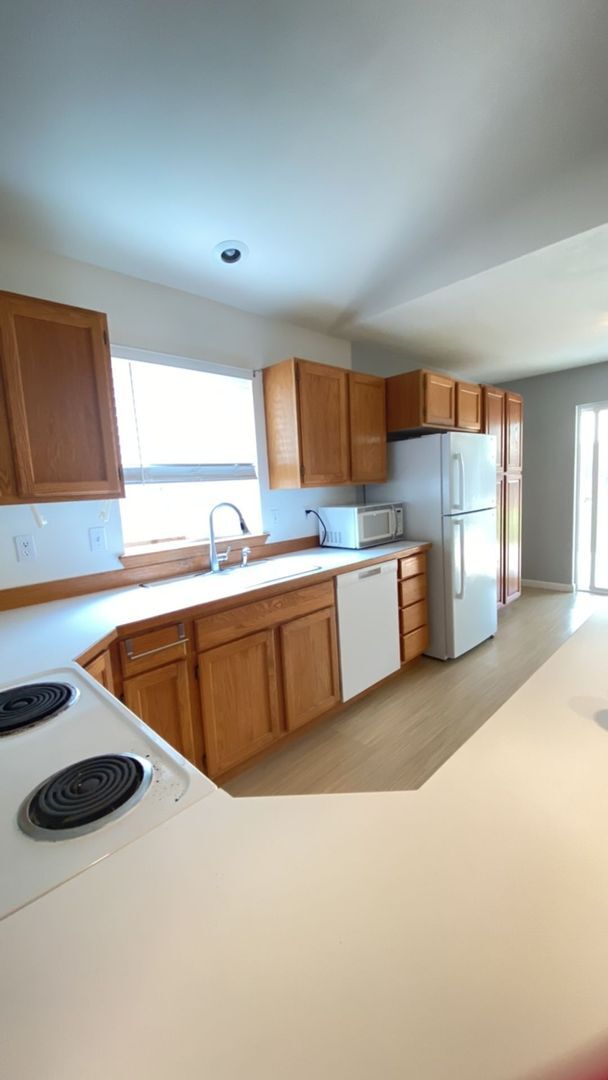 Building Photo - Rent Reduction! 3-Bed, 2-Bath Home with Mo...