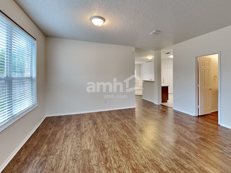 Building Photo - 2863 Deer Ridge Dr