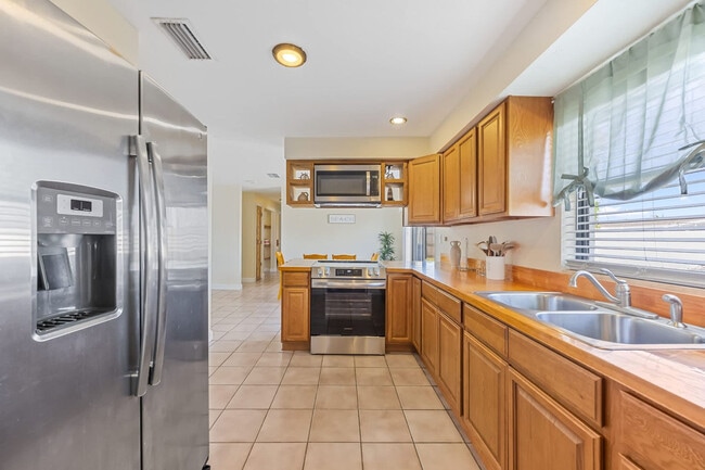 Building Photo - 1160 Altman Dr