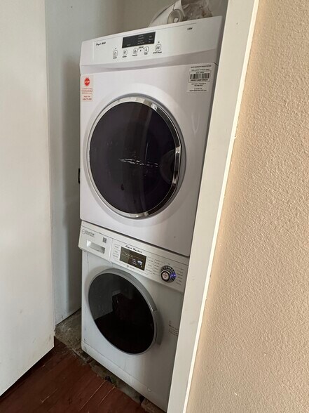 Building Photo - 10970 Summerdale Way