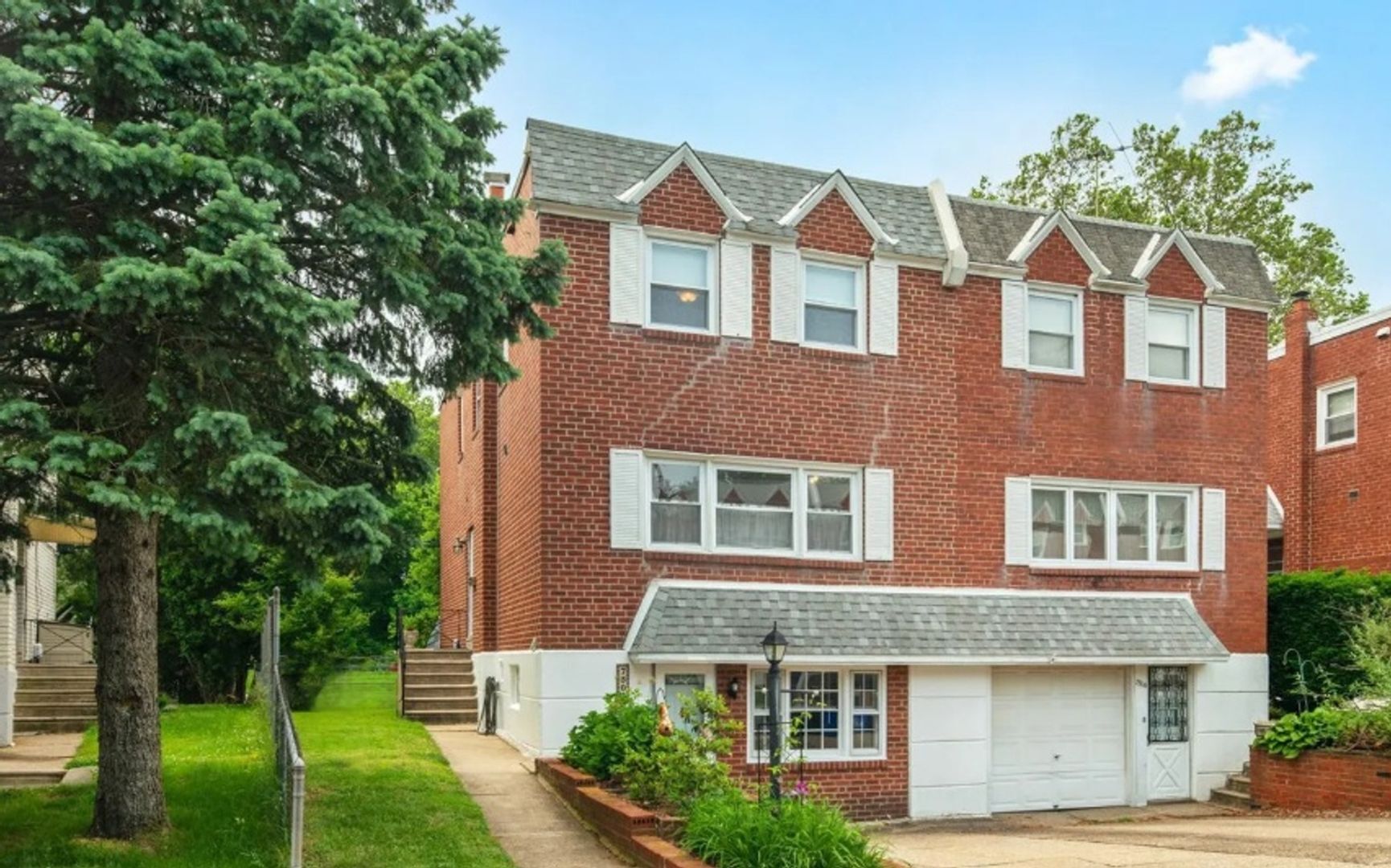 Building Photo - 7504 Valley Ave