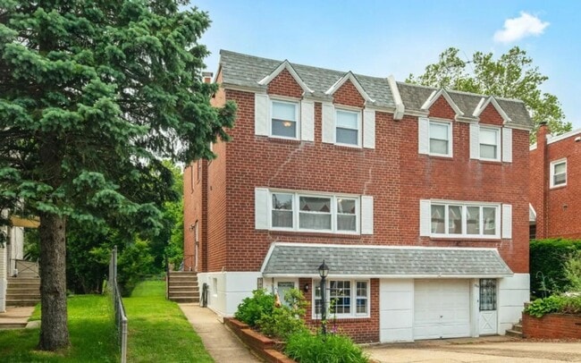 Building Photo - 7504 Valley Ave