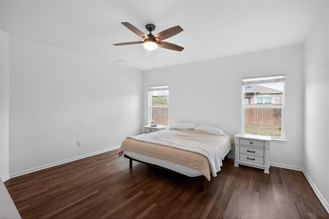 Building Photo - 109 Shiner Ln