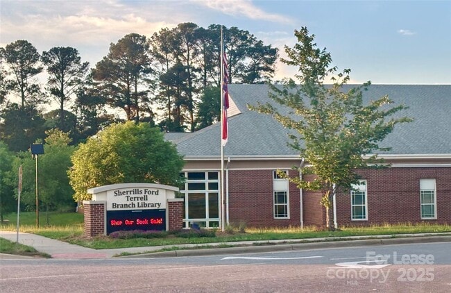 Building Photo - 3667 Mercer St