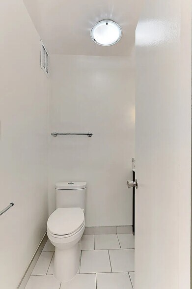Building Photo - 453 Hampton Ct