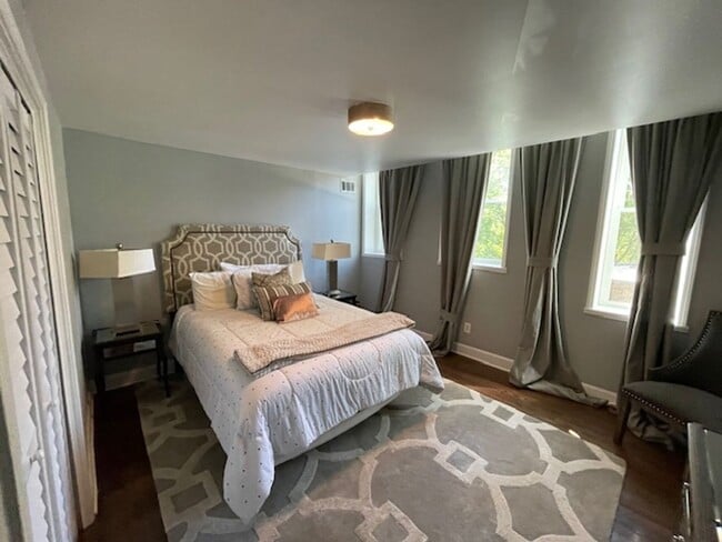 Building Photo - Stunning Furnished 3 Bedroom 3 Bath Condominium ON Piedmont Park!