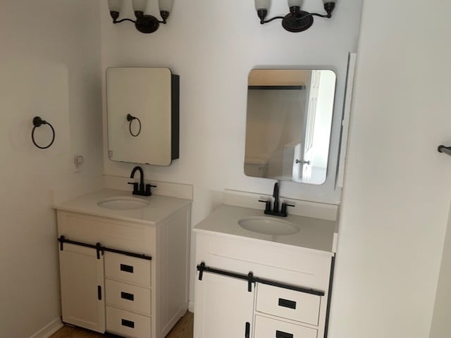 Building Photo - 310 Eas - 1Unit 8-