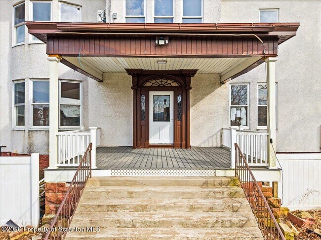 Building Photo - 840 Clay Ave