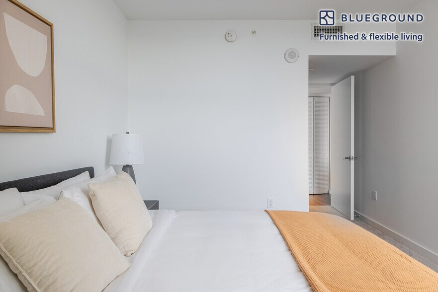 Building Photo - 1501 SW 37th Ave