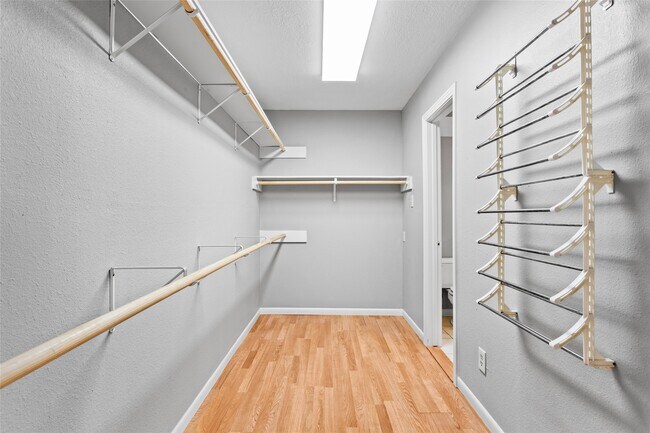 Building Photo - 302 S Hardie St