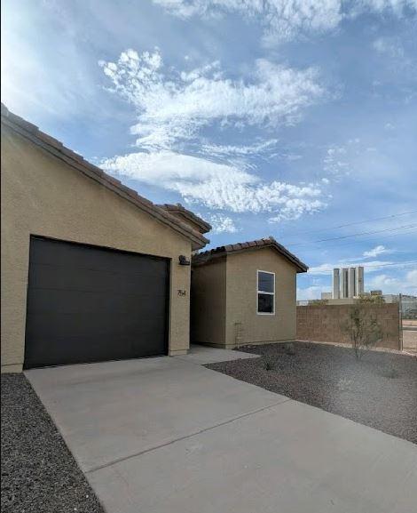 Building Photo - 1373 W Rose Pl