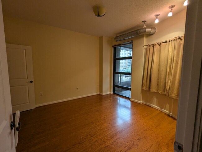 Building Photo - 1390 Kenyon St NW
