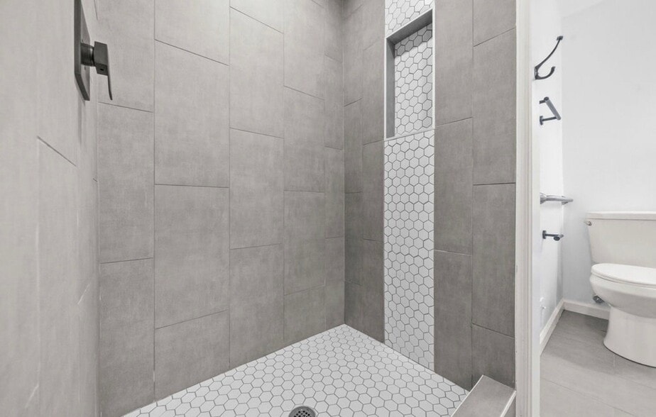 Building Photo - 6570 Tip Hill Dr