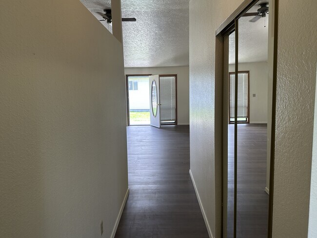 Building Photo - 202 Fern Ln