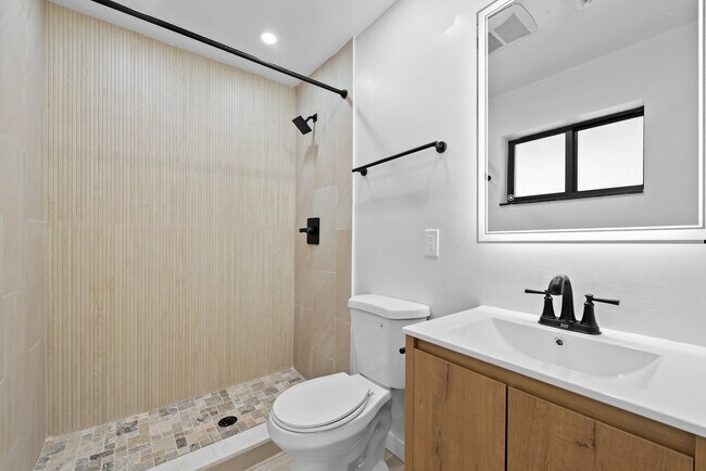 Building Photo - 2808 Middle River Dr