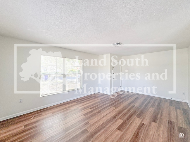 Building Photo - 420 Allamanda Dr