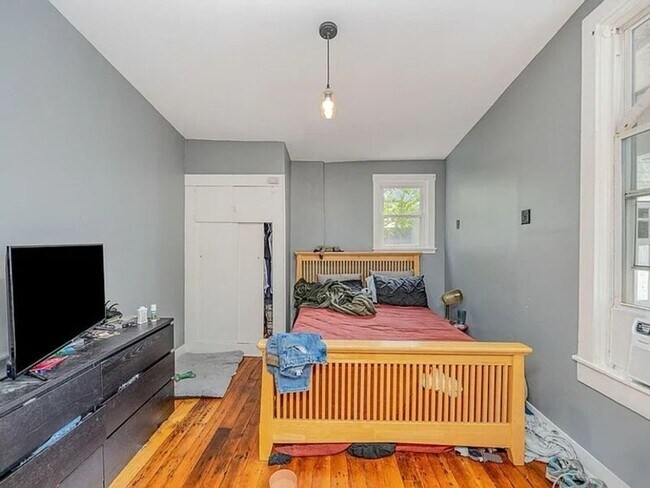 Building Photo - 907 Columbia St