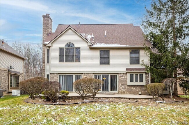 Building Photo - 42104 Echo Forest Dr
