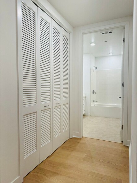Building Photo - 2606 Rivington