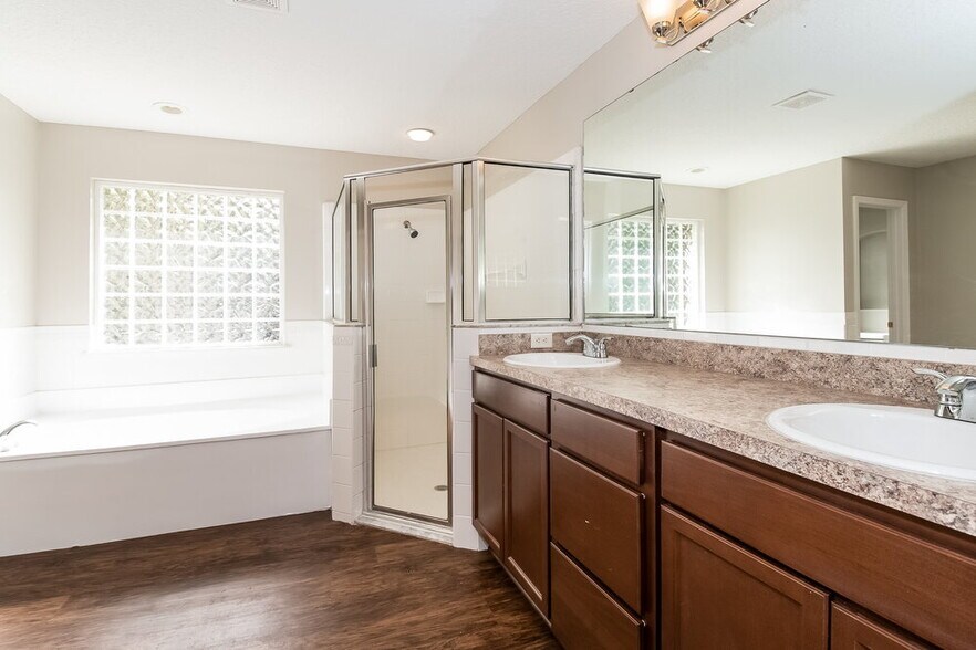 Building Photo - 299 Thornbrook Ct