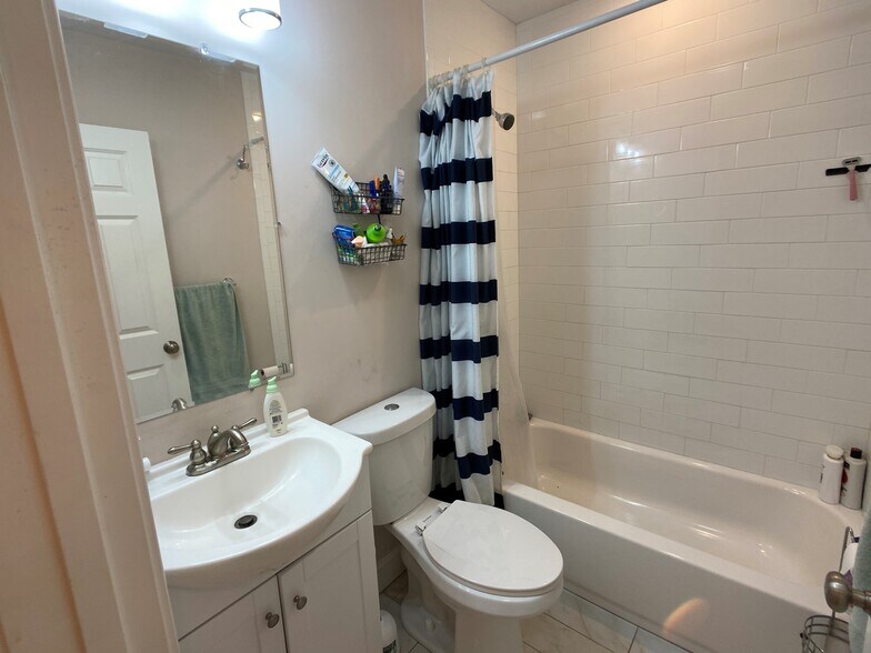 Building Photo - 14 Flint St