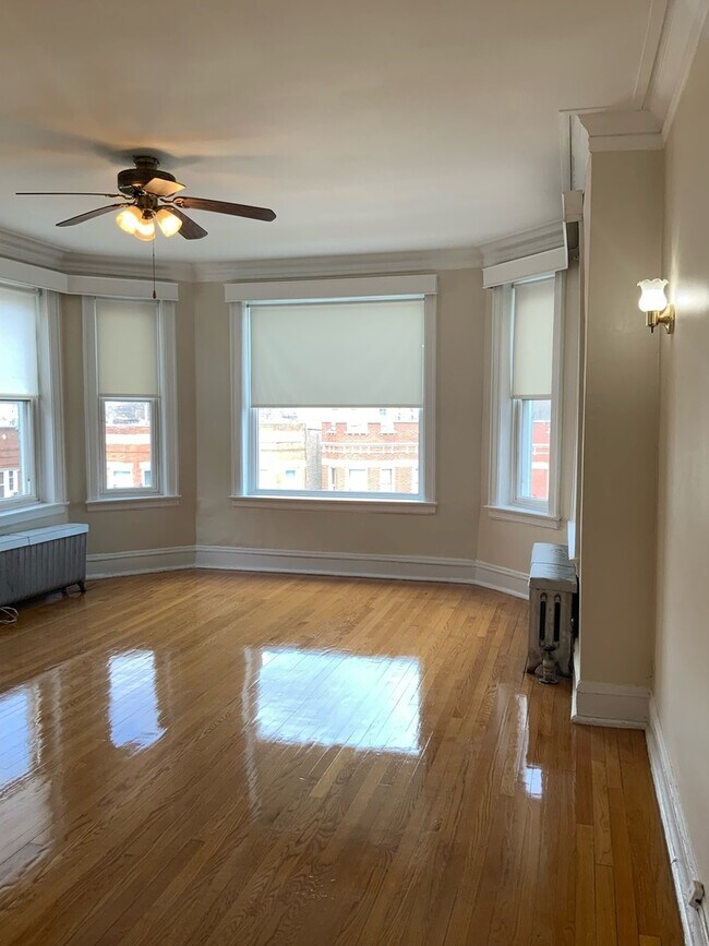 Building Photo - 1519 E 71st Pl