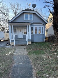 Building Photo - 3BR/1BA Single Family Home