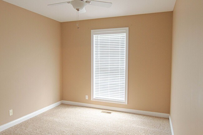 Building Photo - Pet Friendly Ranch!