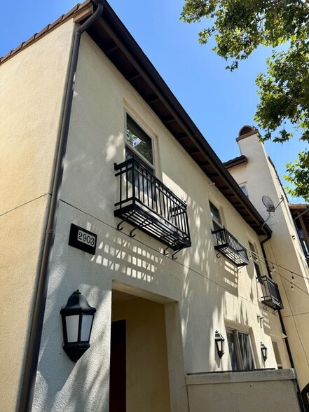 Building Photo - 2903 W Edinger Ave