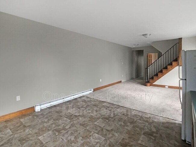 Building Photo - 930 Vine Ave