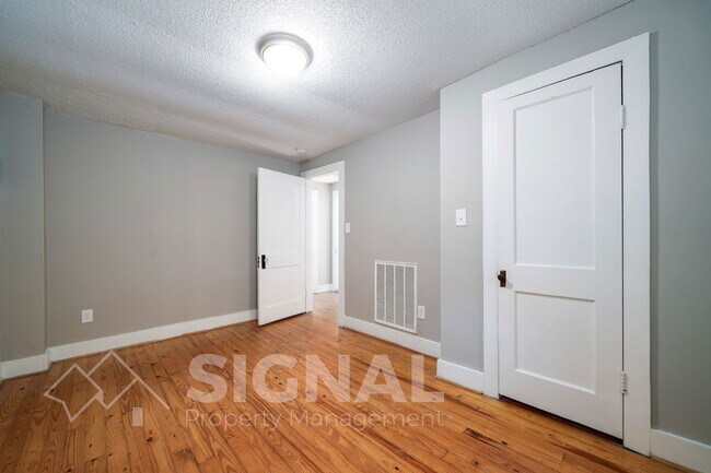 Building Photo - 759 Hopkins Dr