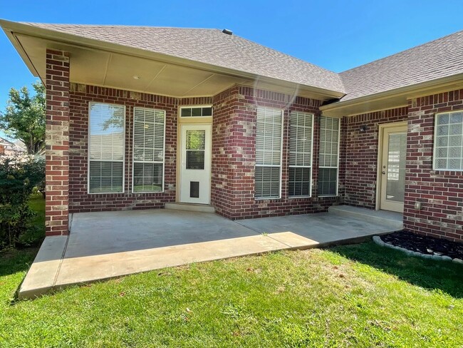 Building Photo - Beautiful 3 bed 2 bath home in a great loc...