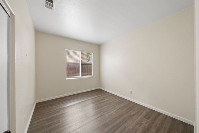 Building Photo - 24898 Sunset Vista Ave