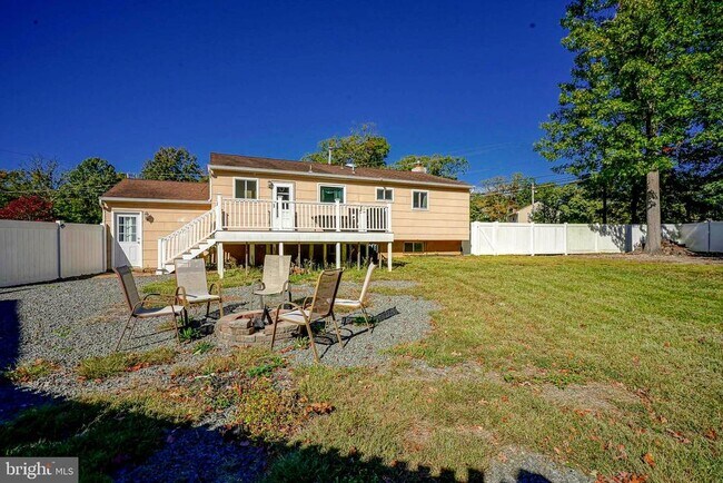 Building Photo - 1600 Holly Pkwy