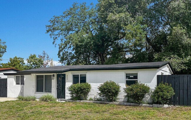 Primary Photo - 5709 Douglas St