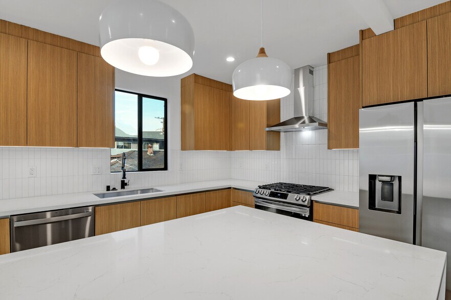 Building Photo - 950 Havenhurst Dr