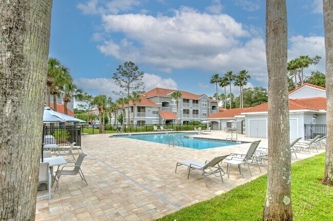 Building Photo - Very nicely upgraded  2bed/2bath 2nd floor...