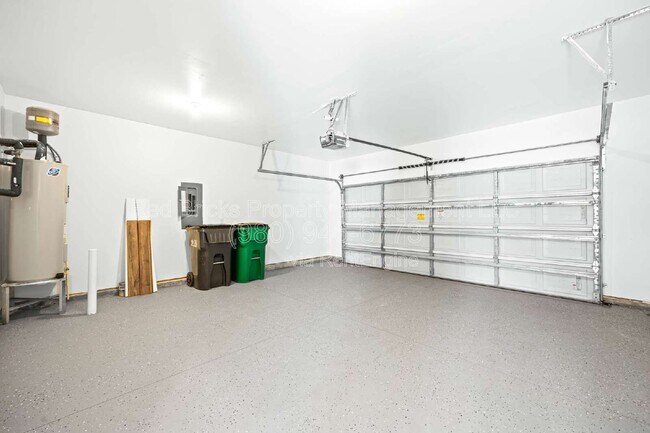 Building Photo - 4015 Meadow Green Dr