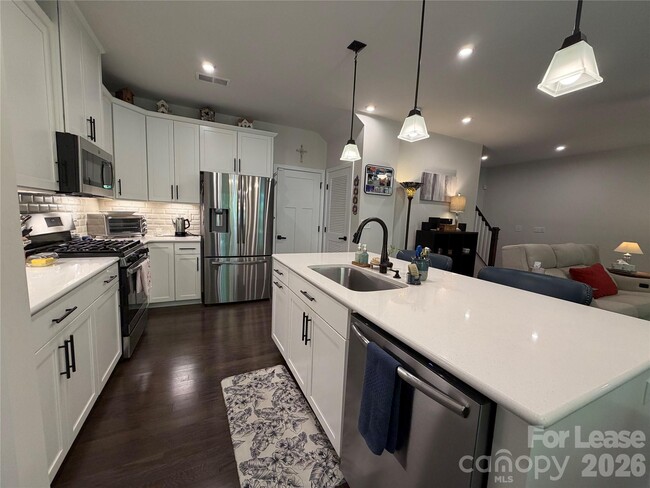 Building Photo - 163 Beacon Dr