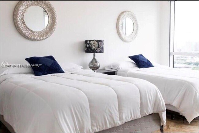 Building Photo - 1750 N Bayshore Dr