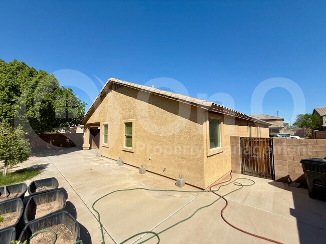 Building Photo - 3229 W Pleasant Ln