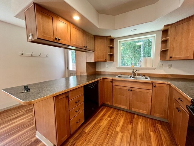 Building Photo - 757 Joy Dr