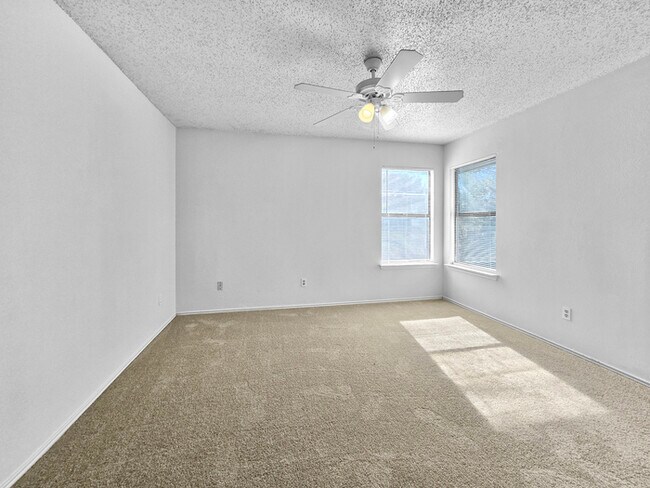 Building Photo - Cute 3-bedroom home in Keller ISD - Great location, fresh paint, new carpet and new appliances!